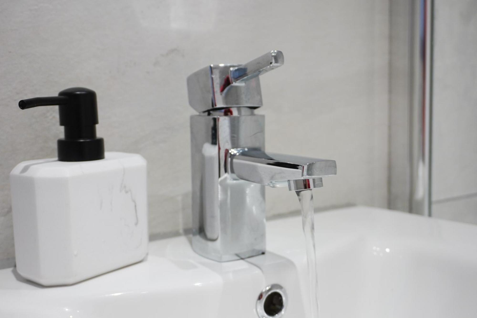 2 Bedroom House 10 Mins To City Centre & Albert Dock Liverpool Ngoại thất bức ảnh